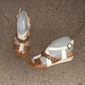 ZINDA-Tan/White Leather w/Bronze & Copper Studs-Buckle Sandals-Sz 37-Excellent